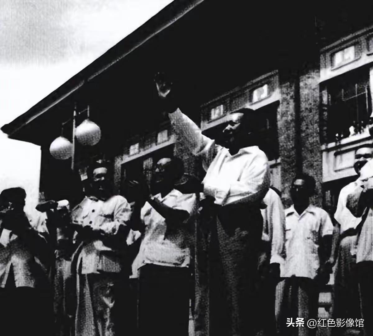 第一张：1958年8月13日 毛主席视察天津大学
 
1. 拍摄背景：1958年