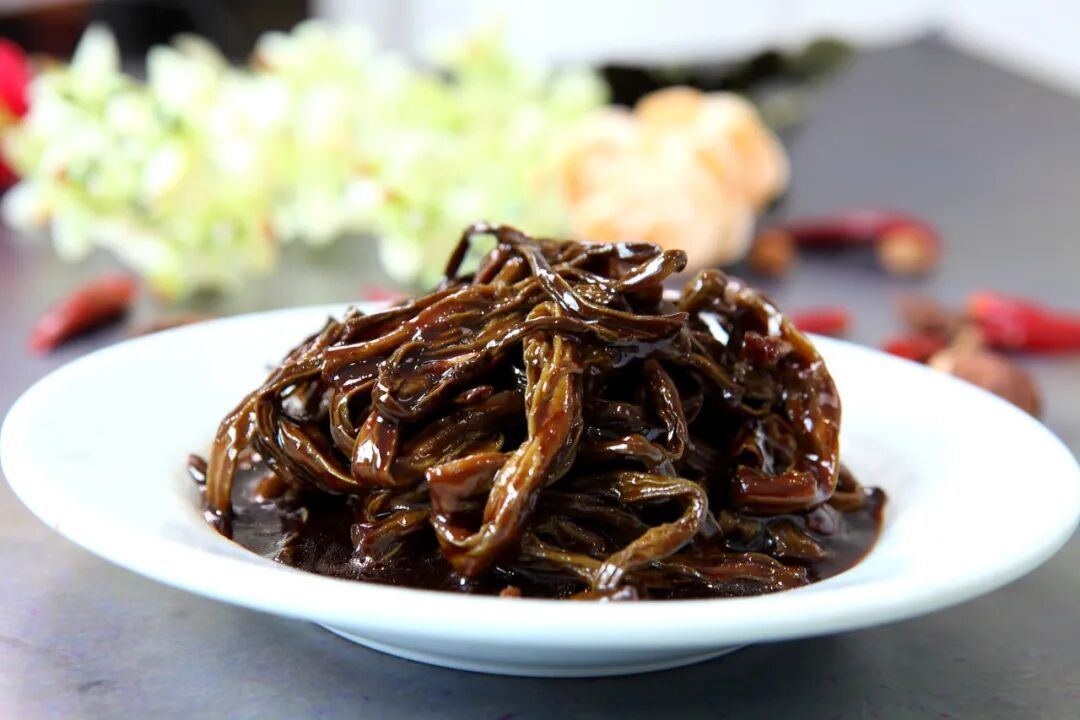 老宁波夏日时令小菜大盘点 炎炎夏日，宁波人家的餐桌少不了几道地道老底子开胃小菜，