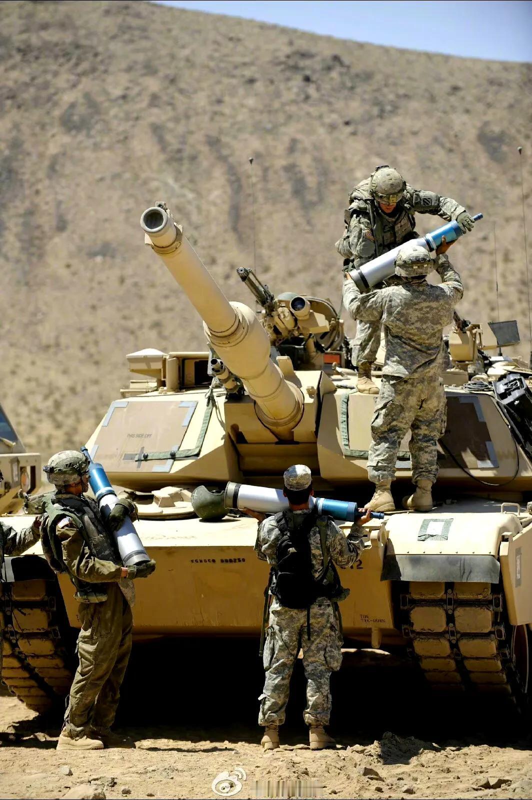 炮弹和炮弹之间，价格要相差几十倍以上。

以坦克炮弹为例。最便宜的是杀伤爆破榴弹