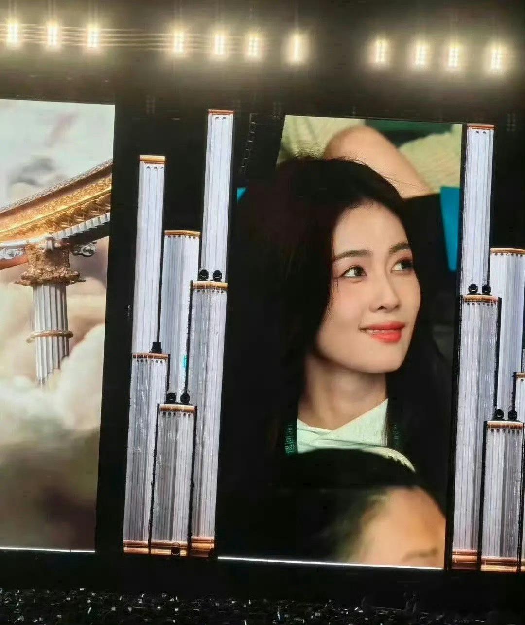 同样的大屏镜头，这一次赵露思的美貌真的是完胜白鹿啊 ​​​