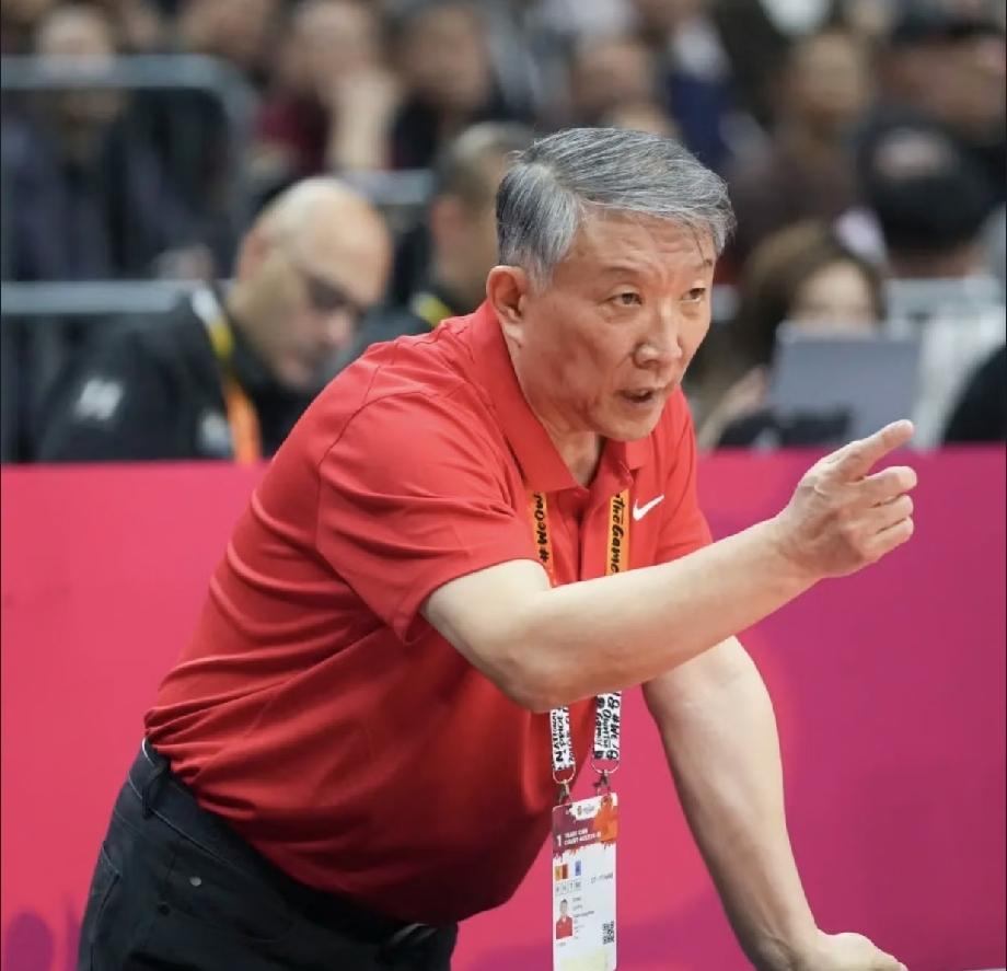 宫鲁鸣对中国篮球的贡献是什么能够遏制住因新老交替所带来的球队断崖式下滑。能够镇的