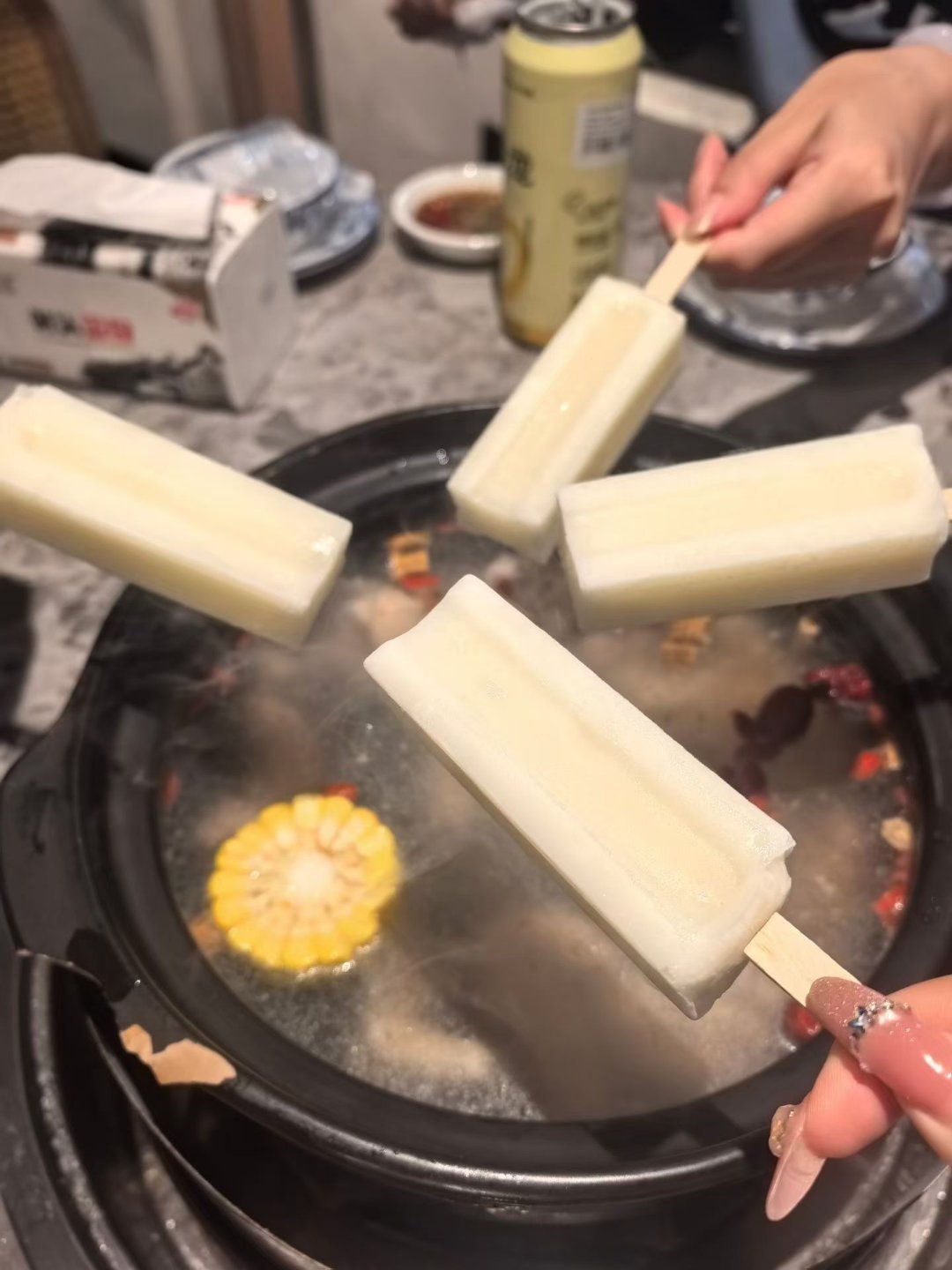 只剩我肚子在挣扎 ​​​