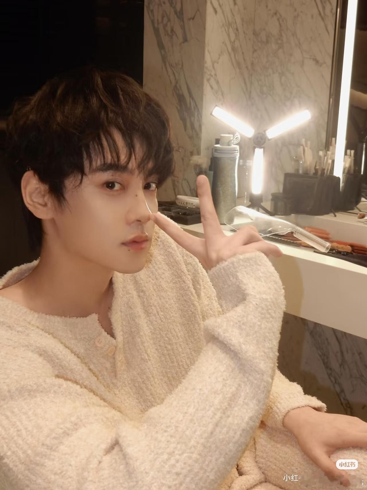 田栩宁 txn未完待栩 风声围绕你身边，思念环绕你耳边 𝓣𝓱𝓮 𝔀𝓲?