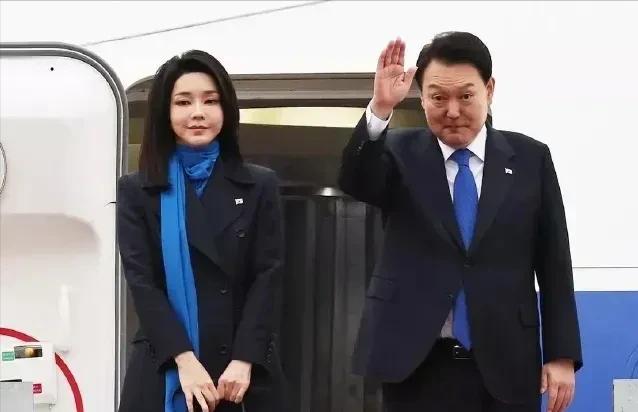 消失近半年的韩国总统“胶妻”，终于被正式立案调查了！

话说，总想以美貌征服全世