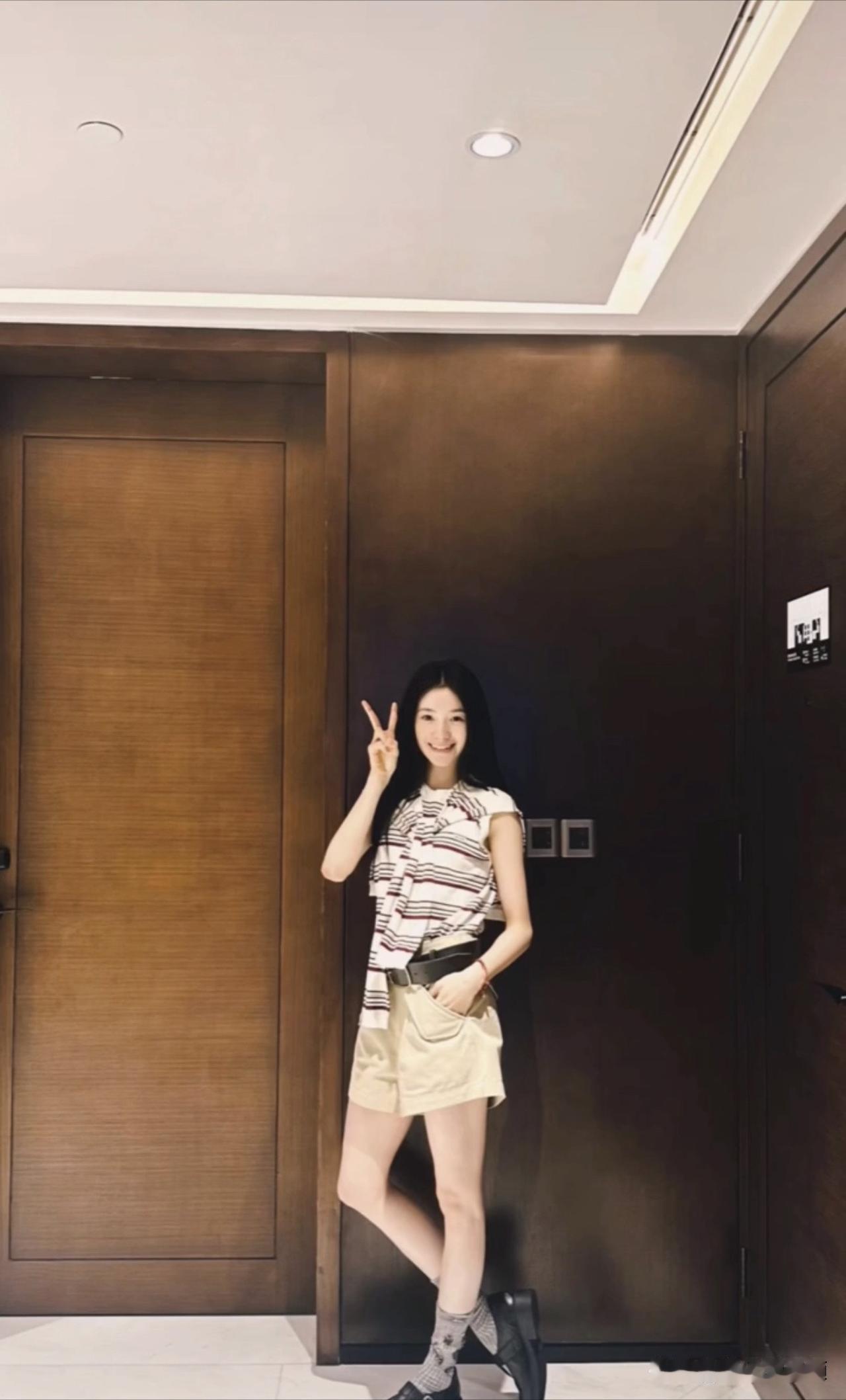 ❤️六一儿童节众位女星各展风采。
有人灵动俏皮，满是天真烂漫；有人清甜软萌，尽显