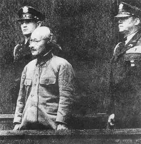 历史上的今天在77年前的今天，1948年12月23日凌晨，东京巢鸭监狱。双手沾满