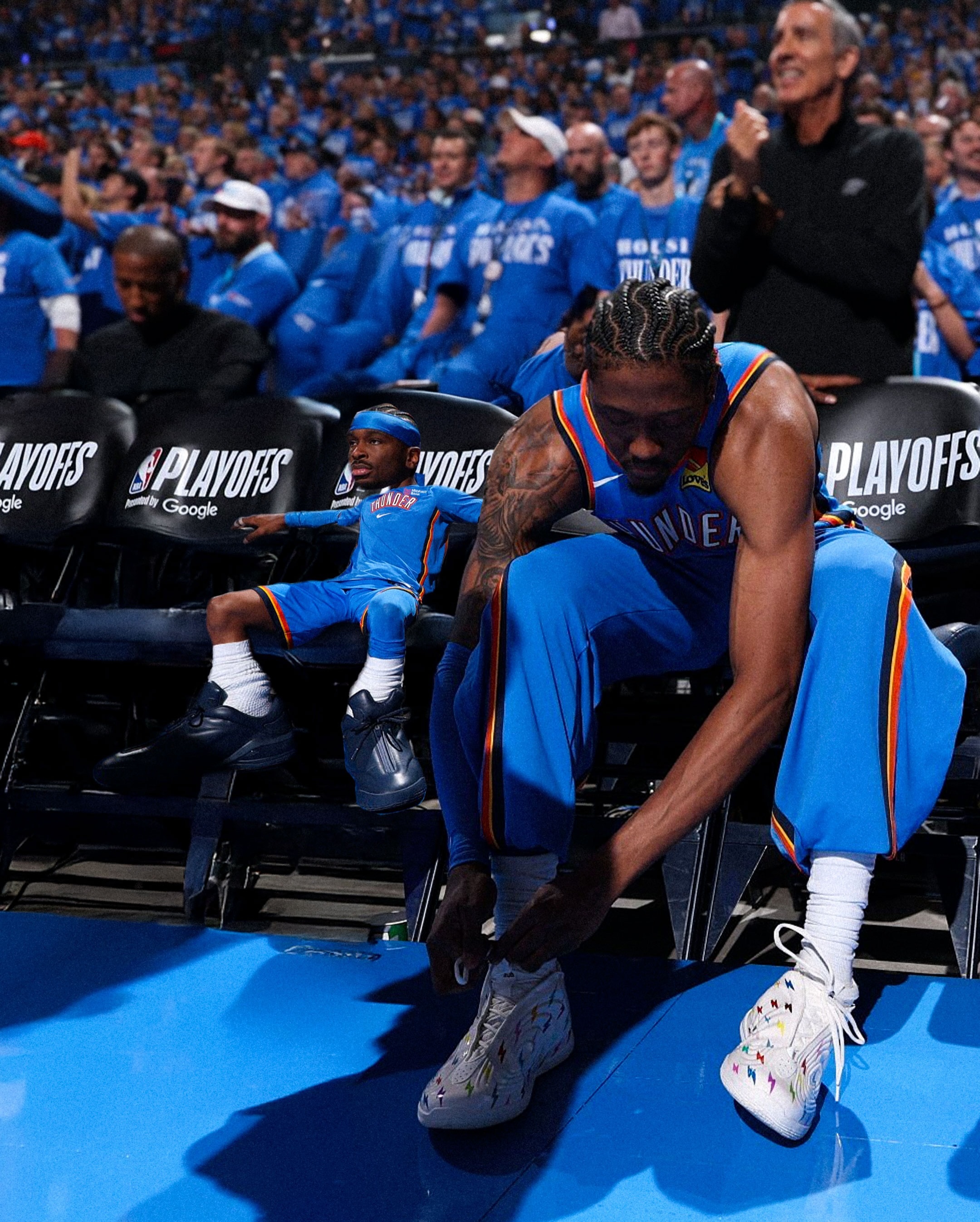 一组小人国照片，有意思。 