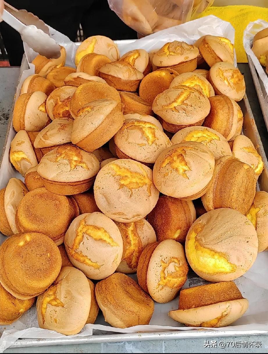 忆起老淮阴，总绕不开西园饭店的点心。在物资不算丰裕的年月里，店里的鸡蛋糕松软绵密
