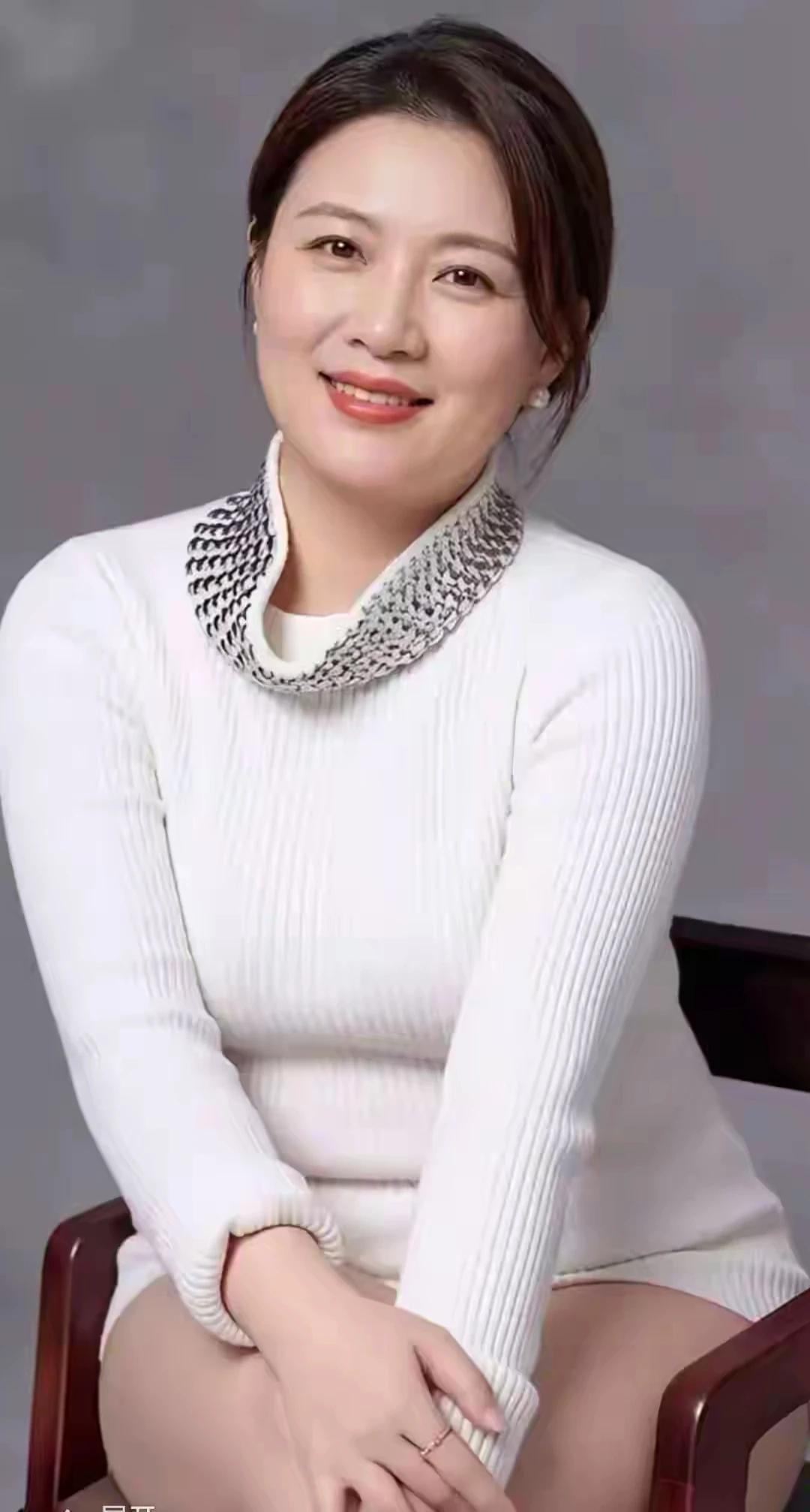 这样的娘们成了谁家的宝贝？
这样的娘们究竟是哪个男人成功娶回家了，这样的娘们，男