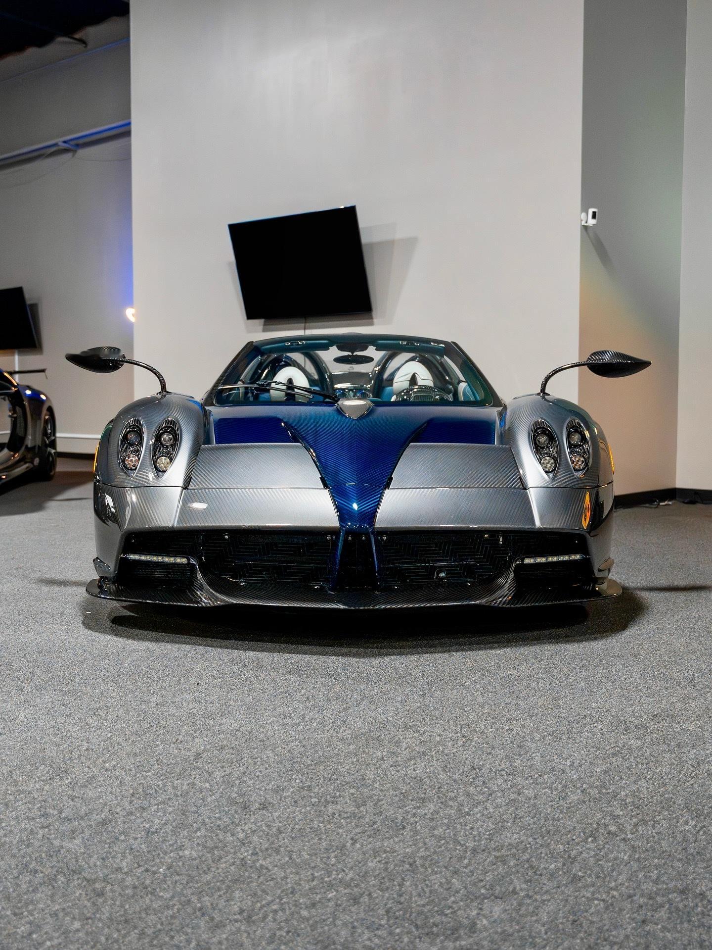 早安！这台Pagani Huayra Roadster 帅不帅😍...帕加尼h