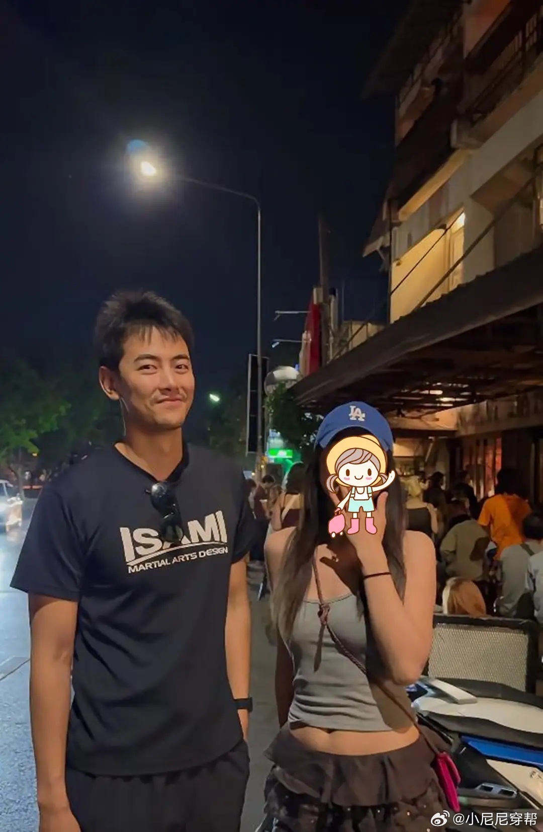 纪凌尘与韩国女友泰国度假，帅的明显，不傻笑仍是185标准大帅哥！ 