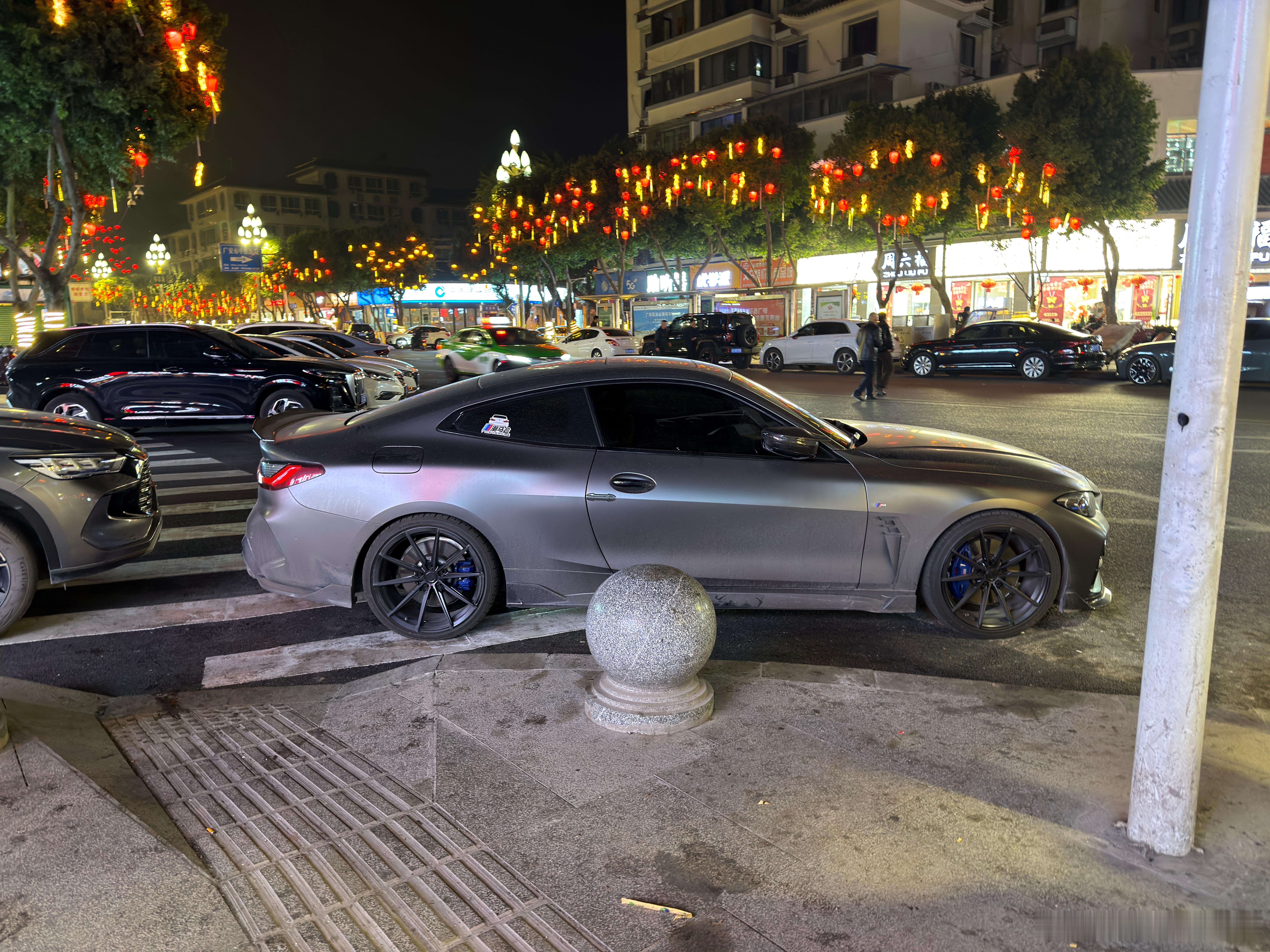 5秒钟告诉我，这是宝马4系还是M4？宝马