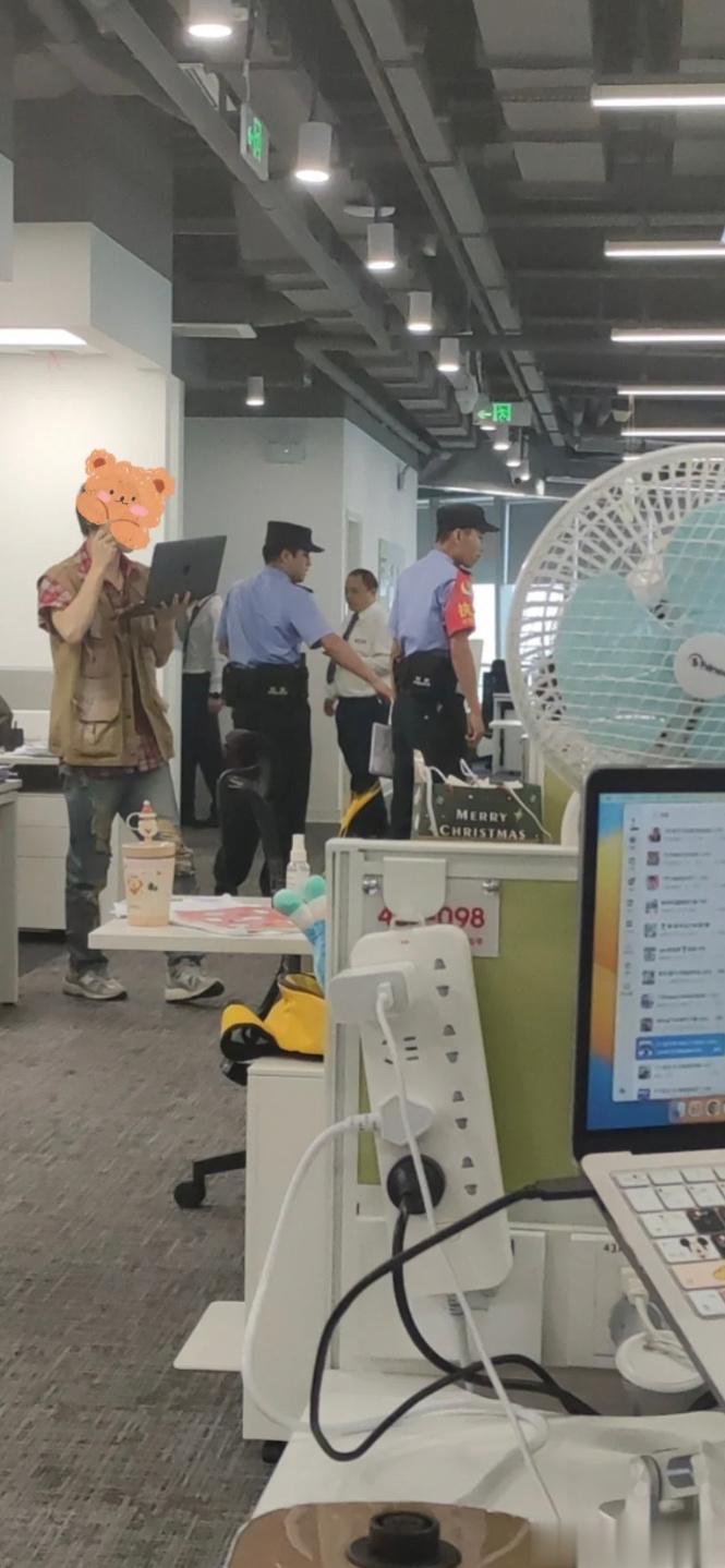 这位姐以一人之力把公司厕所拉堵，惊动物业了[疑问][疑问][疑问][疑问] ​​