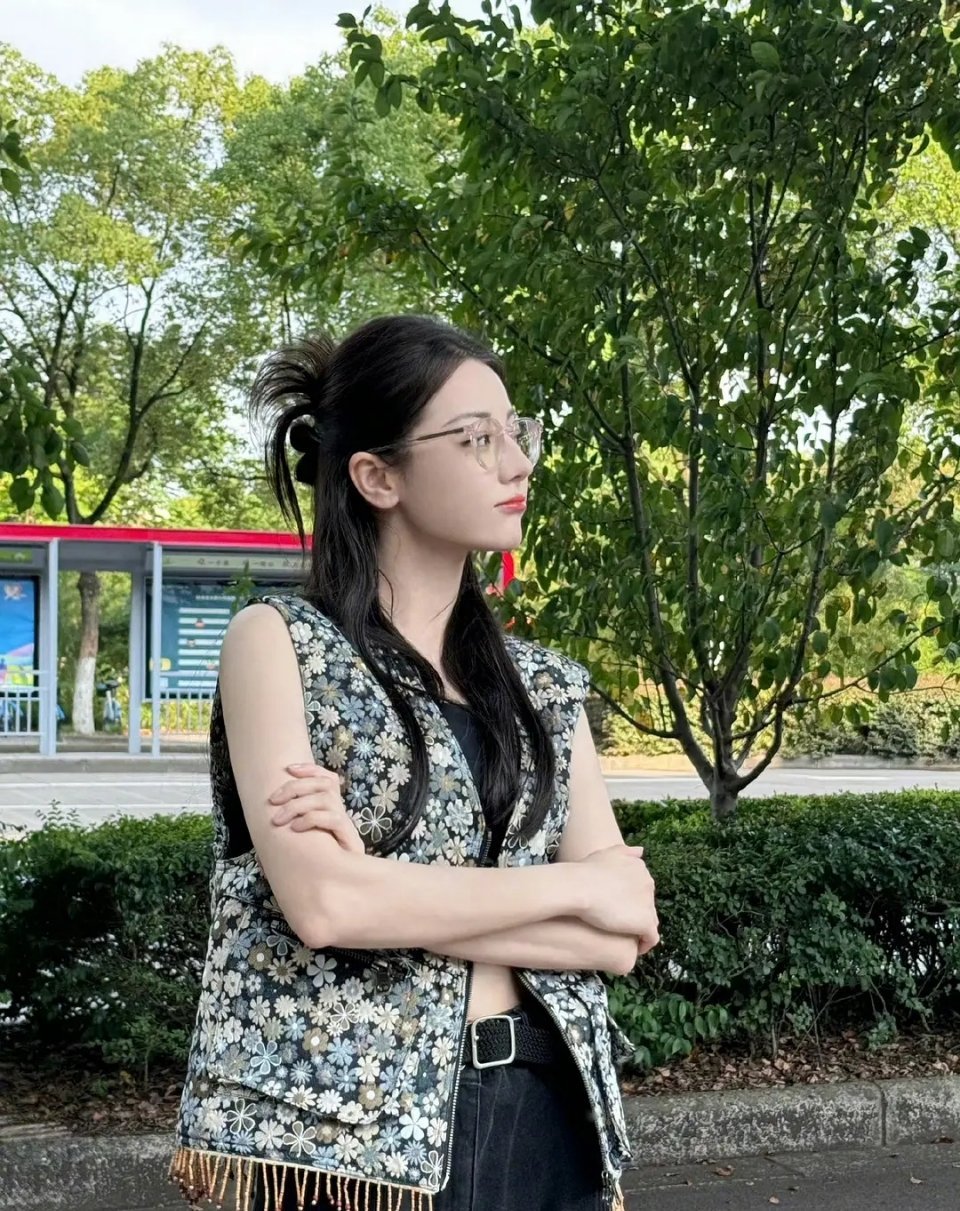 迪丽热巴最新营业图，觉得如何[哆啦A梦吃惊] ​​​