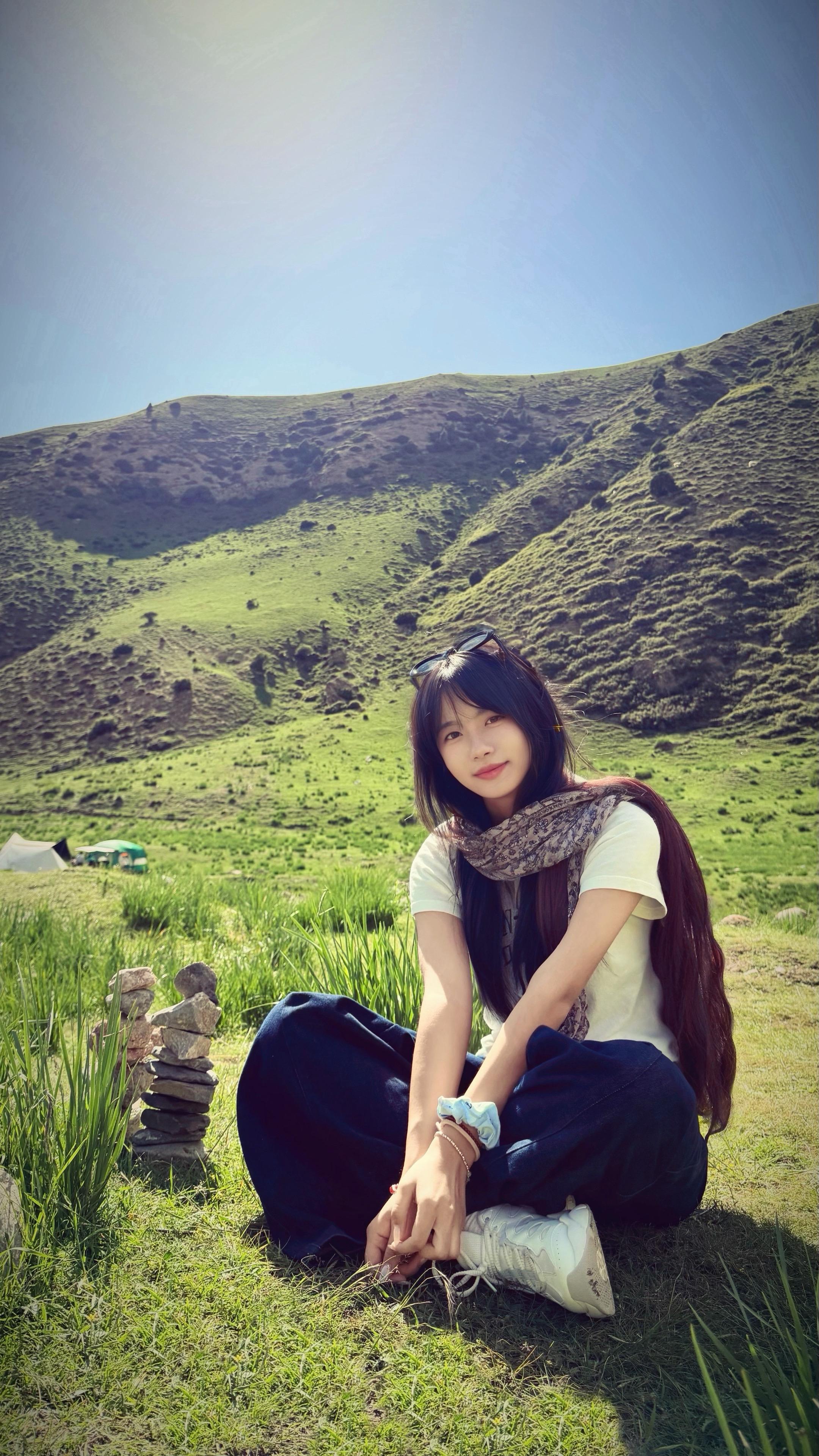 我被一阵风困在这里。你就替我摘朵索玛花走吧