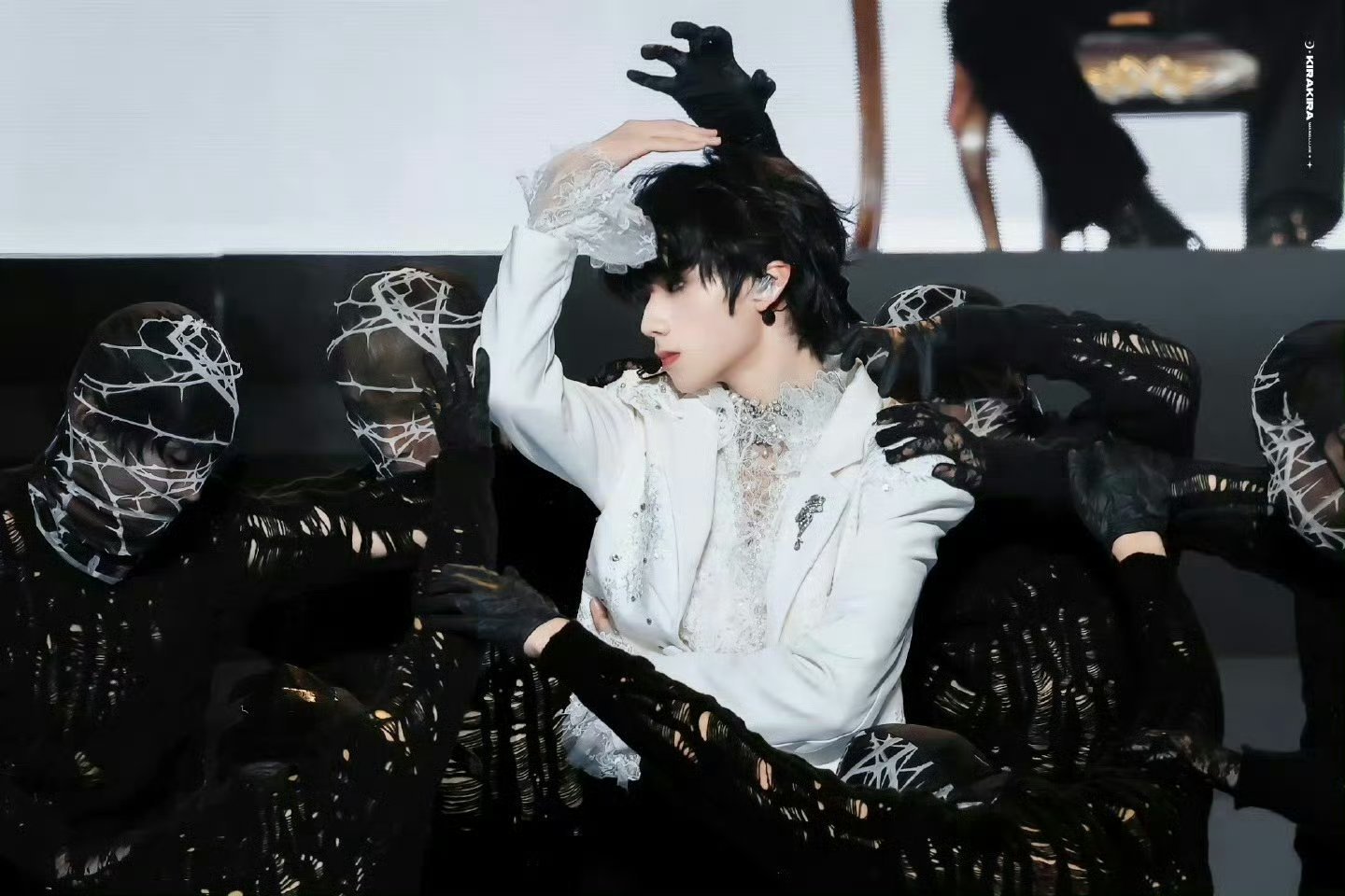 王橹杰羽毛眼链   好帅啊，撕漫男 王橹杰这个眼链是神 