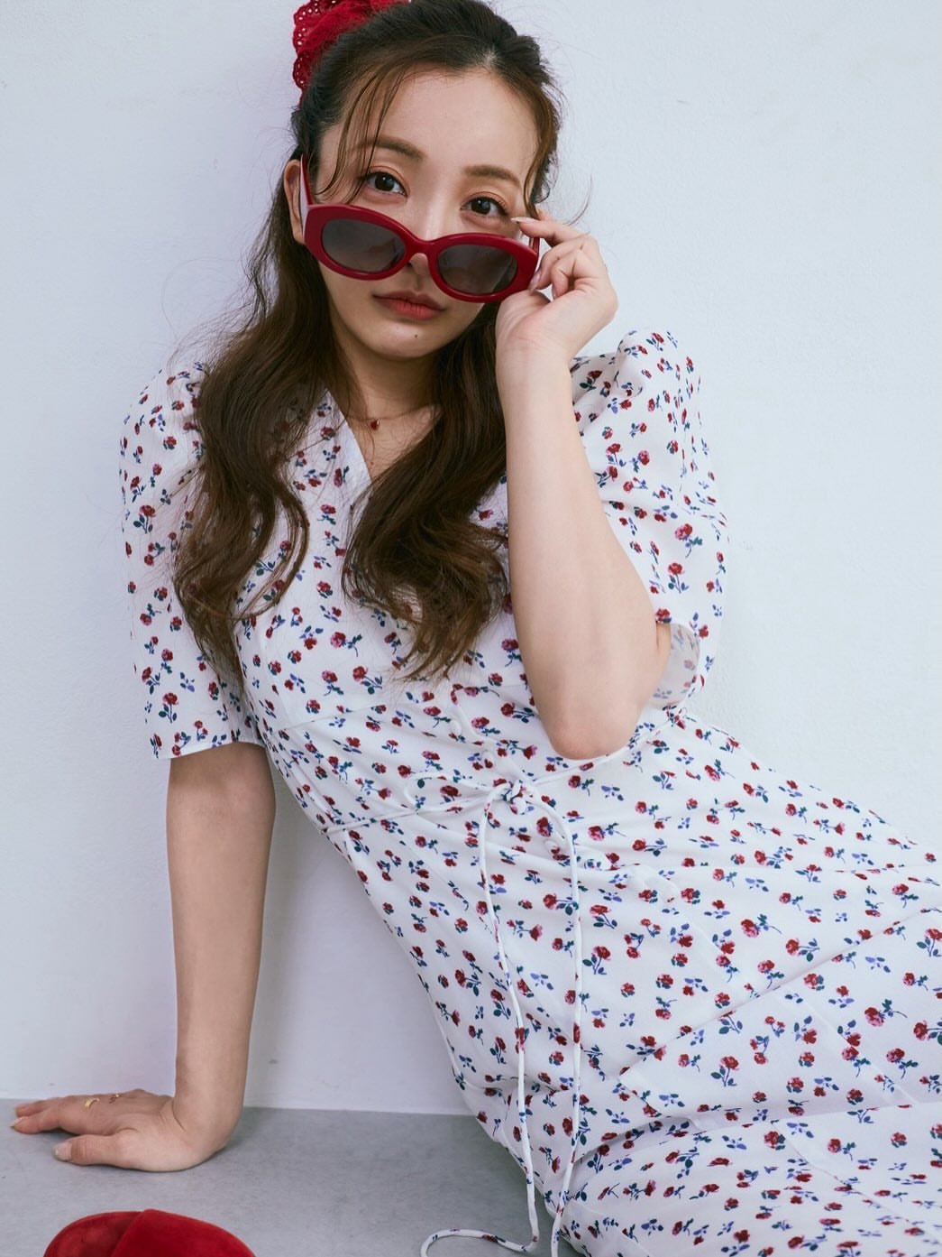 板野友美 260611 ins更新FlowerとRedな気分 👠💄♥️ 
