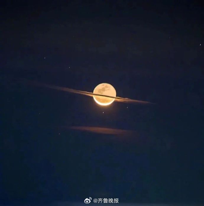 不要因为看到别人发光，就承认自己的黯淡。每个人都有自己的闪光时刻✨#晚安# ​​