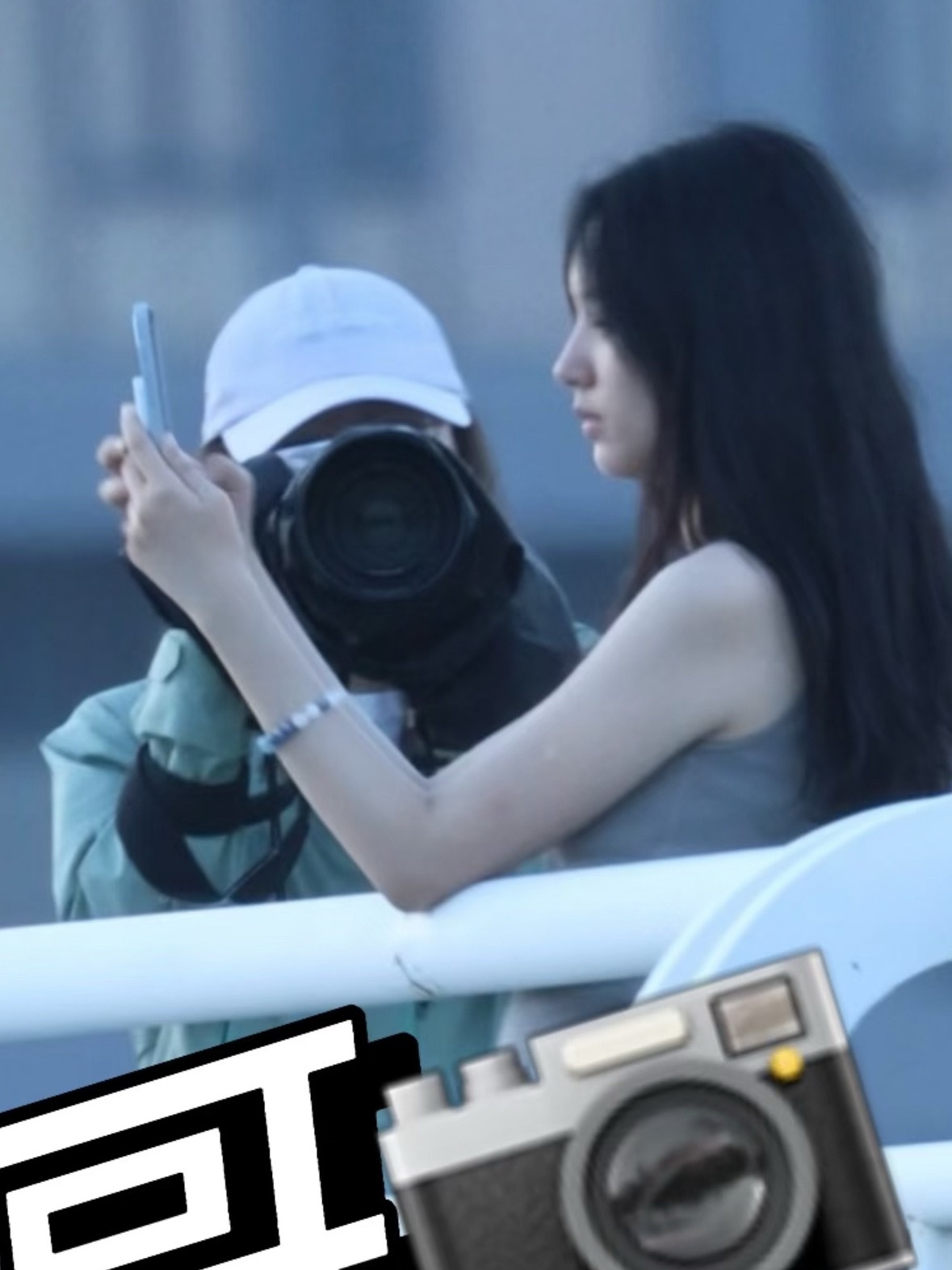 我想知道这个角度距离 后面那位能拍到啥。？ 