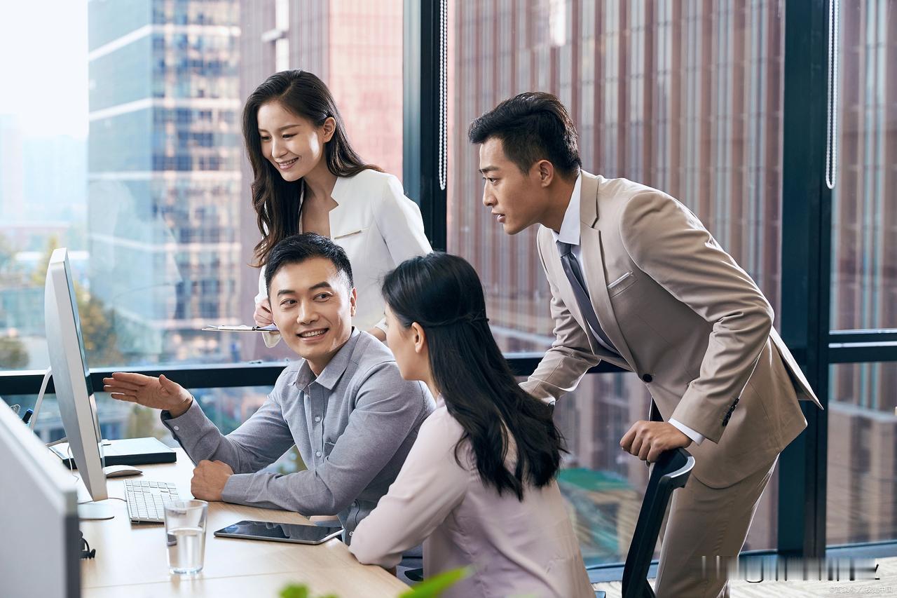 生意想赚钱，必须懂这“两把刀”

我们做生意经商，每天都要跟钱打交道，可大部分老