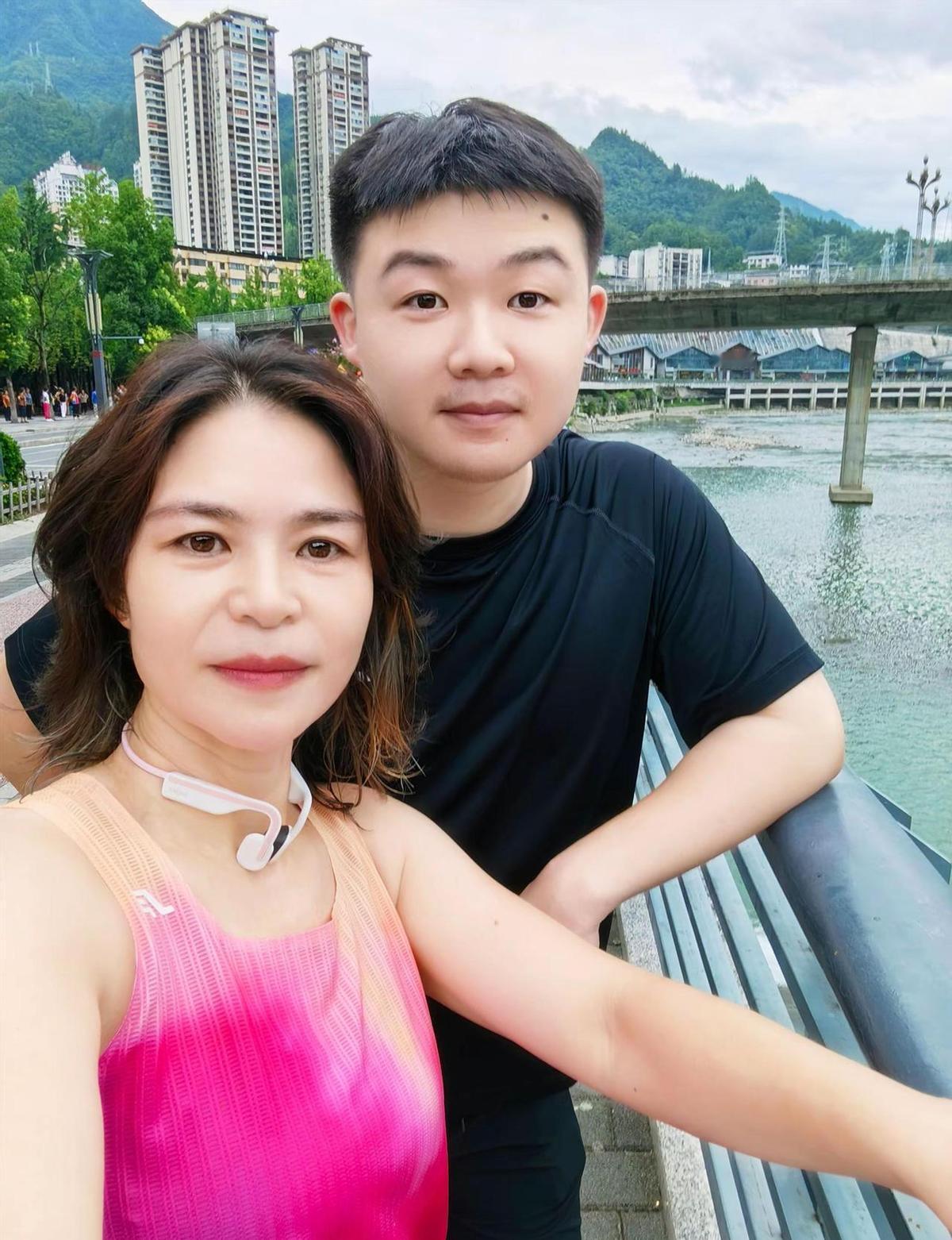 别再逼自己30天练出马甲线了。
你不是在减肥，你是在跟自己过日子。
现在全国一半