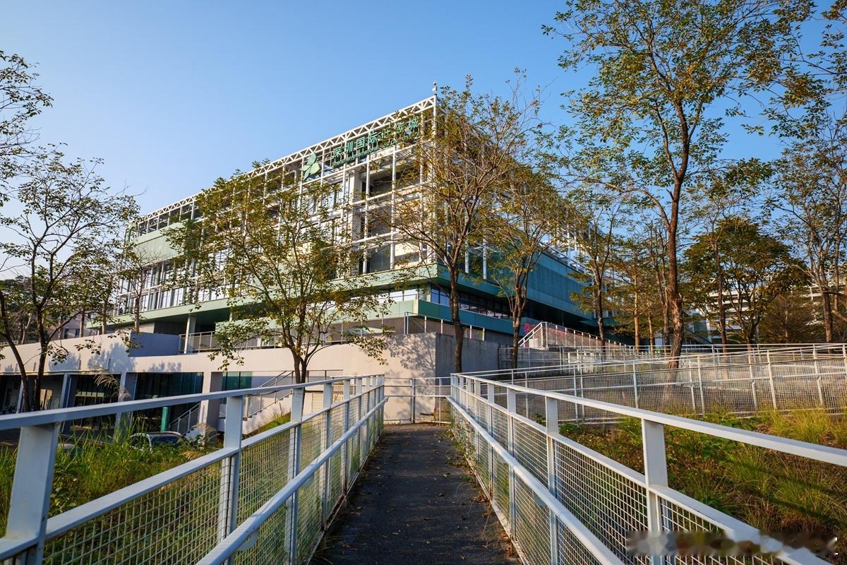 很多老板头疼人才复制慢、门店裂变难、业绩增长乏力连锁企业要做大，股权是最好的“黏