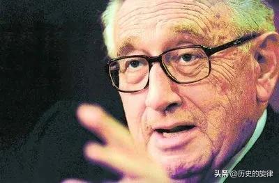 基辛格13名亲戚惨死毒气室，母亲弃全部家产救他一命，晚年他直言：没母亲我活不过2