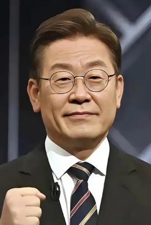 “一位韩国华人曾经表示，韩国人的工资是中国人的八倍，中国人有什么资格嘲笑韩国，首