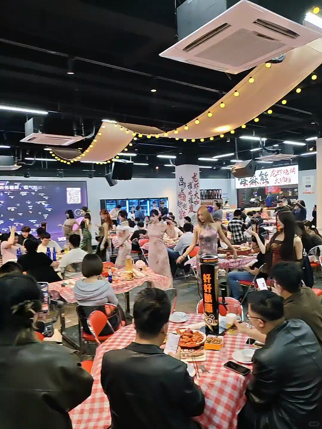 也不知道这样吃饭是不是更香？我承认我有点酸了！