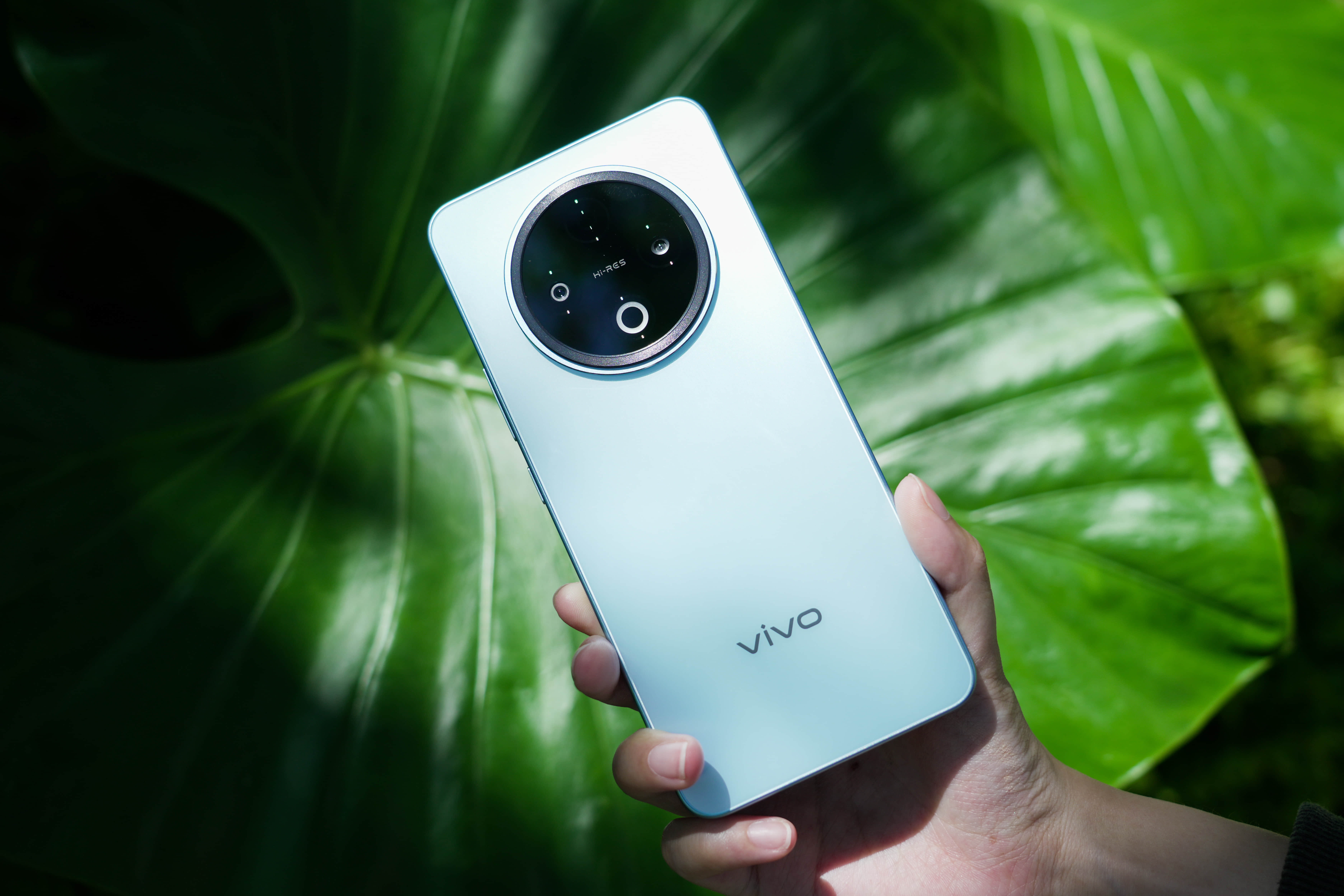 vivo 秋季的第一款新品来了，vivo Y500，1399 元起售，这个价格感