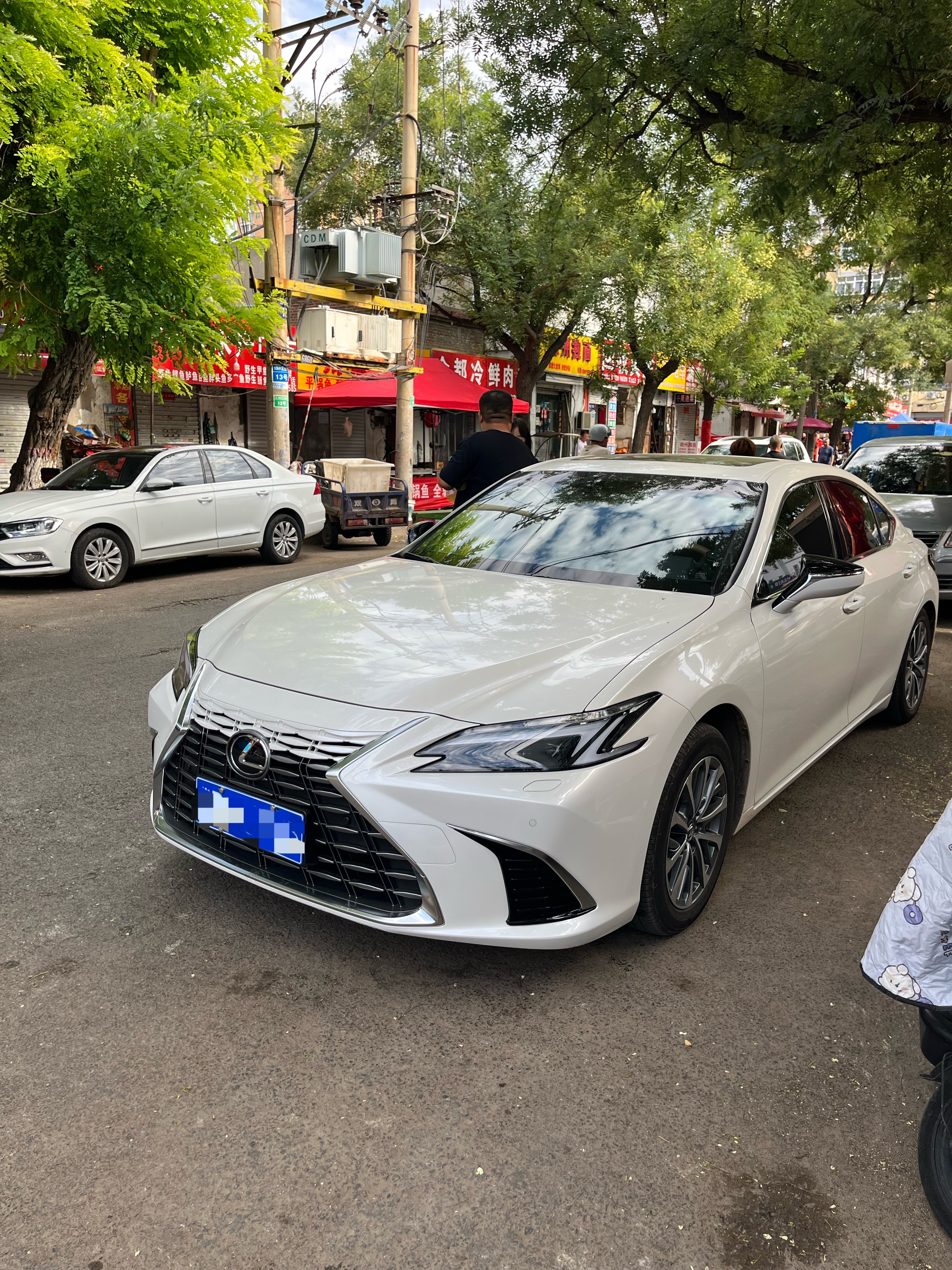 买了半年多终于开上了，好车[爱你]市区开下来平均油耗6.9，比我想象的高点。yz
