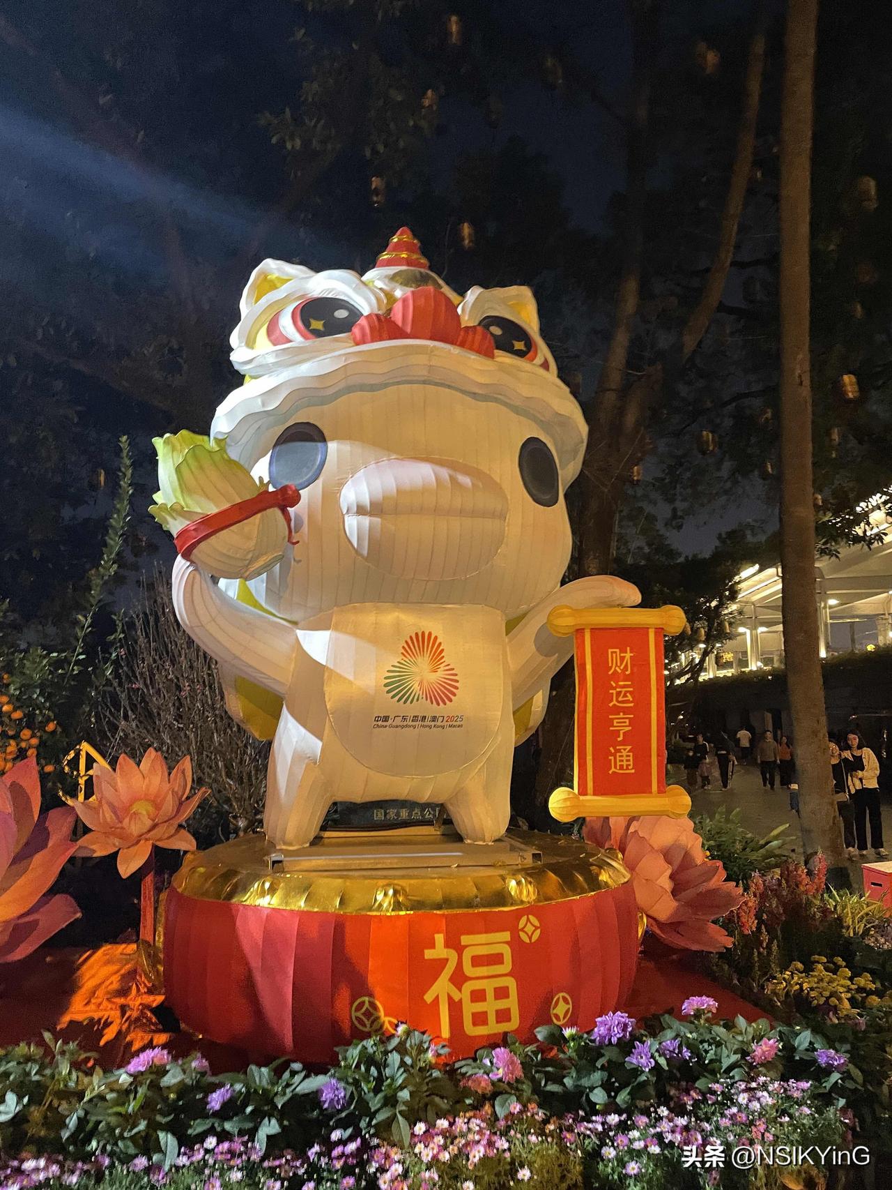上联：勤劳人生机会多
下联：智慧岁月财富广