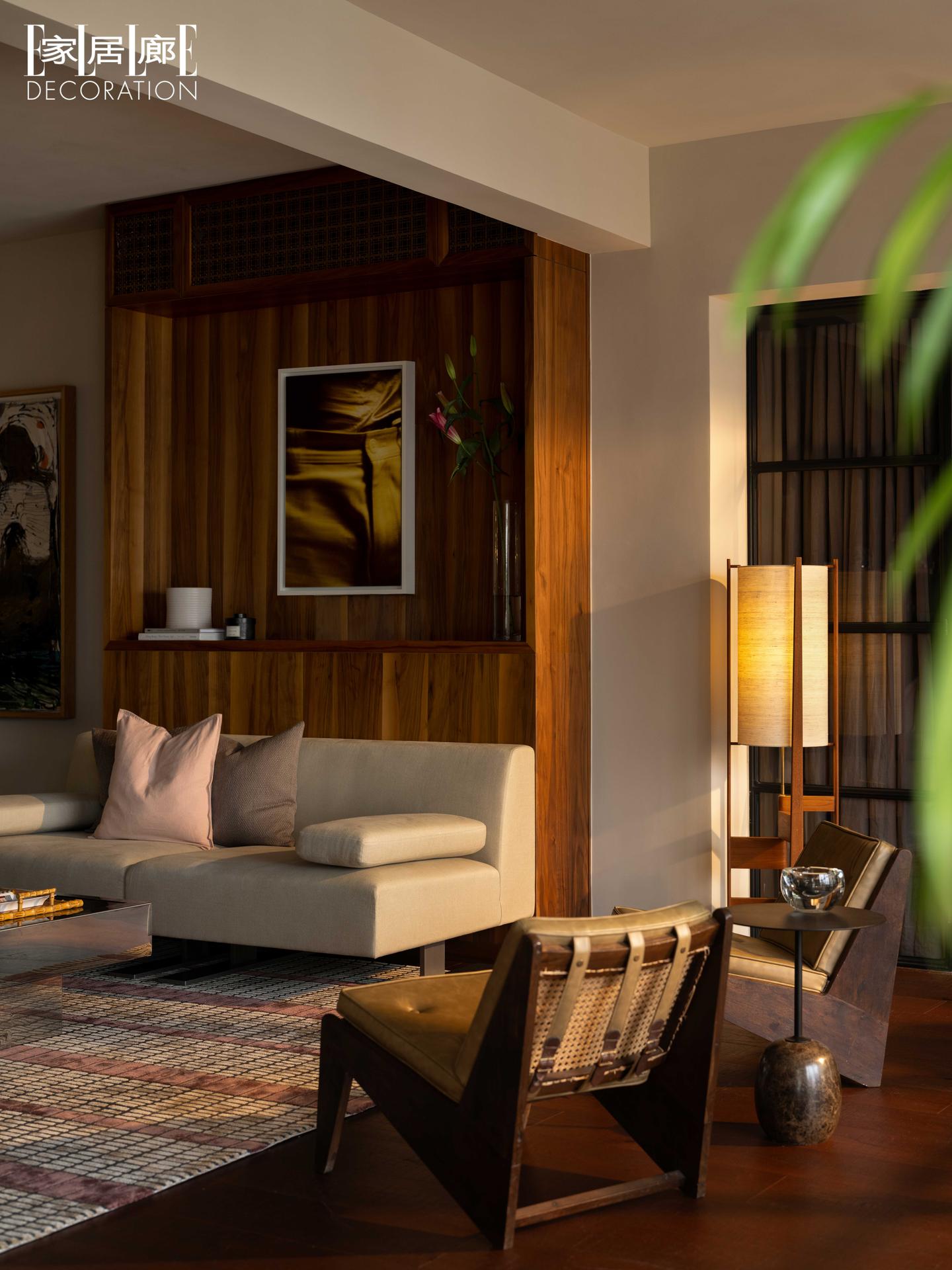 隐于港岛半山，他在宝云道造一间落日公寓。从法国搬至中国香港十年，设计师...