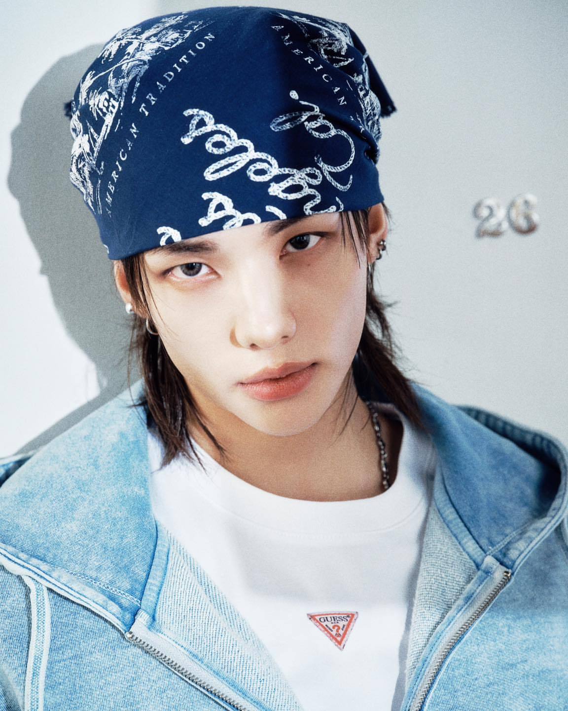 黄铉辰📸Hyunjin in GUESS × VOGUE Korea 