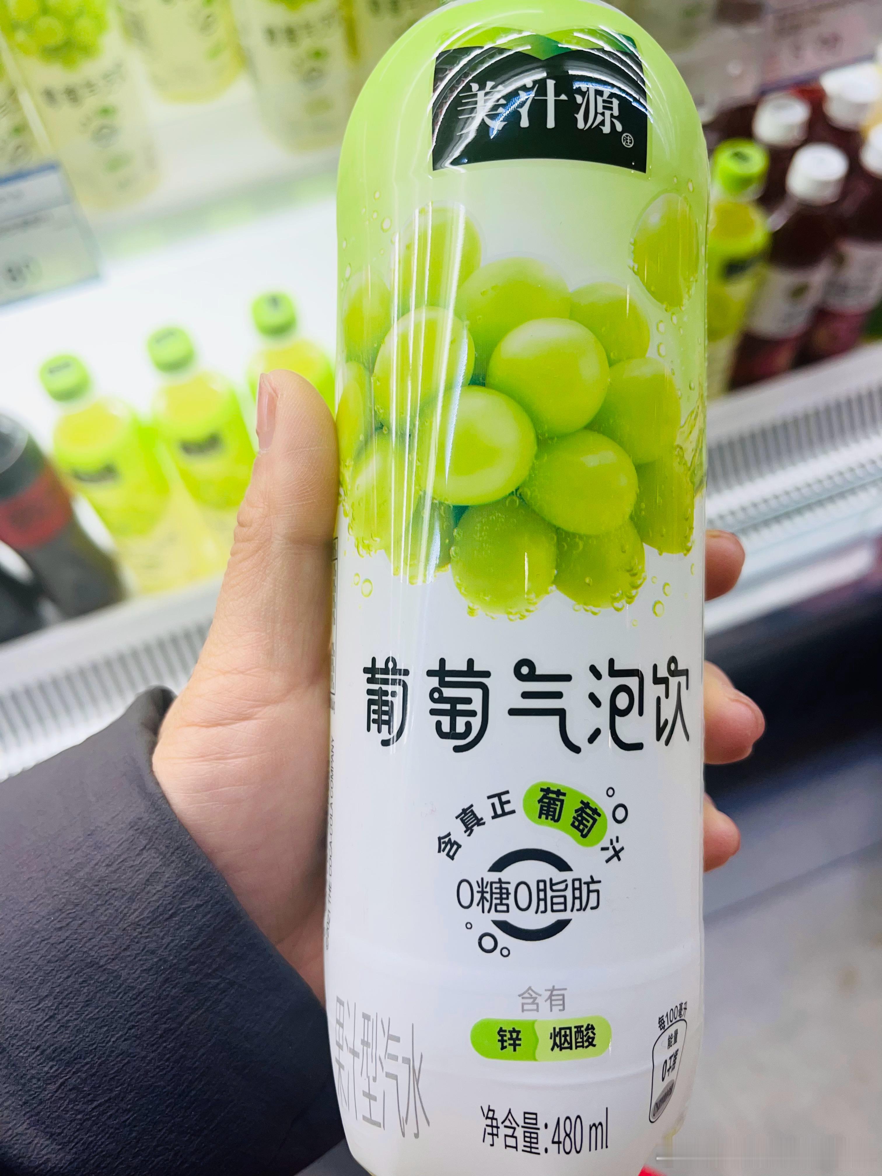 别管啥饮料都主打“无糖”，消费引领市场啊超市里有很多这样的无糖专柜，无糖饮料一大