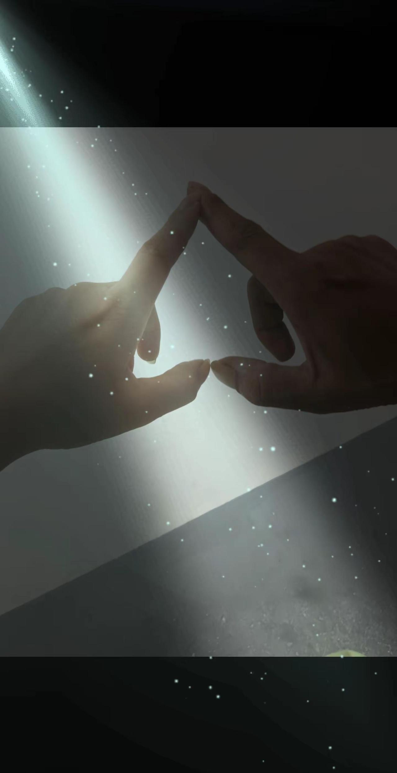 当你遇到一个好的爱人，你会慢慢发现，原来话是可以好好说的，情绪是可以被好好安抚的