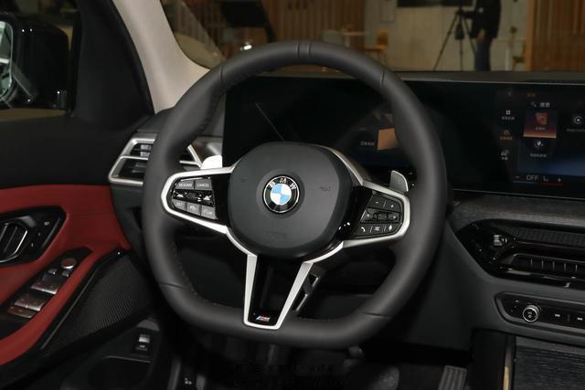 2026款宝马3系实车曝光，指导价25.8万-33.8万元，相较老款降价超6万元