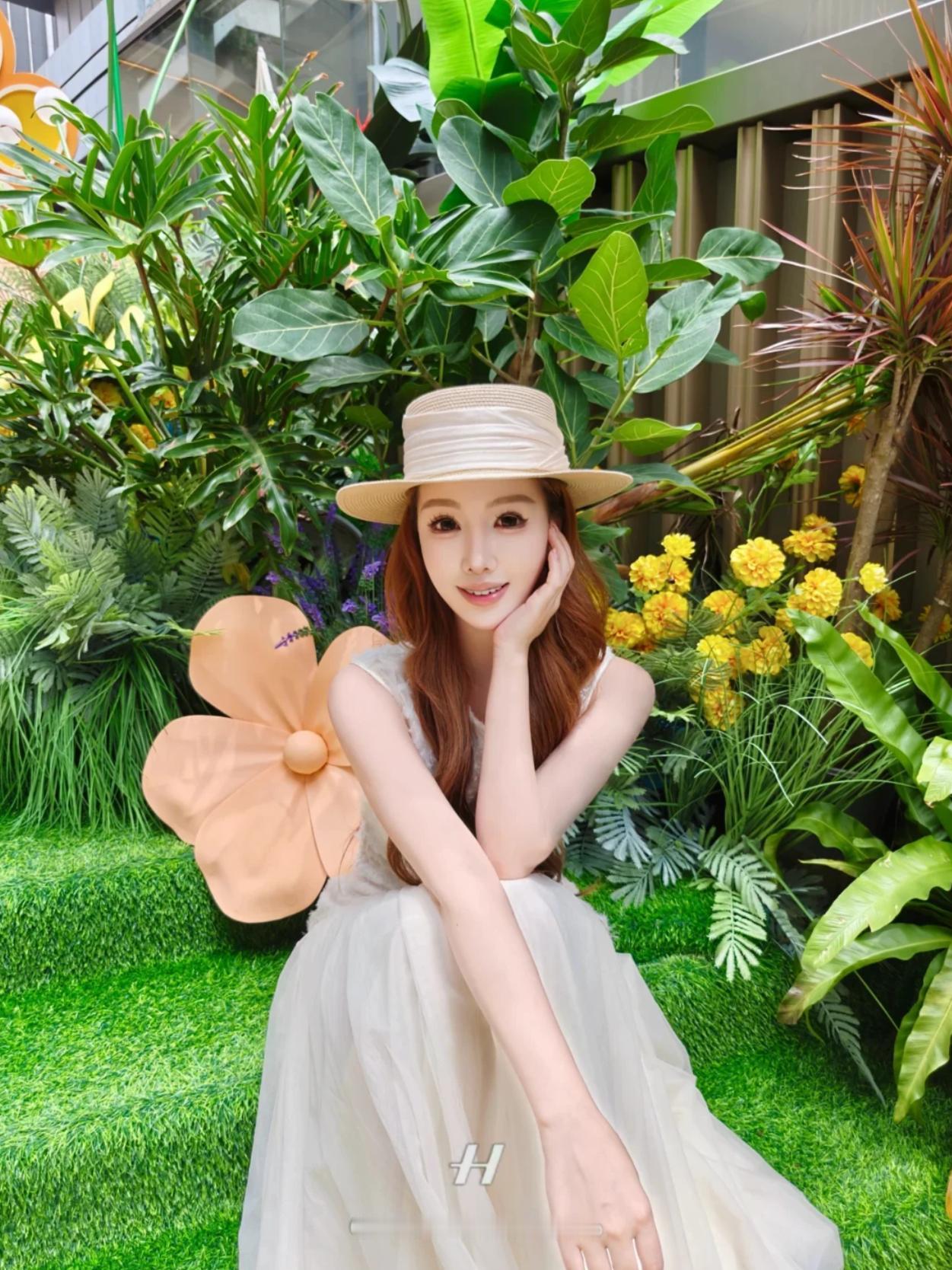颜值真的狠狠戳中我～ 
温柔雾感淡紫色机身💜
质感超细腻耐看
随手手持拍照都很