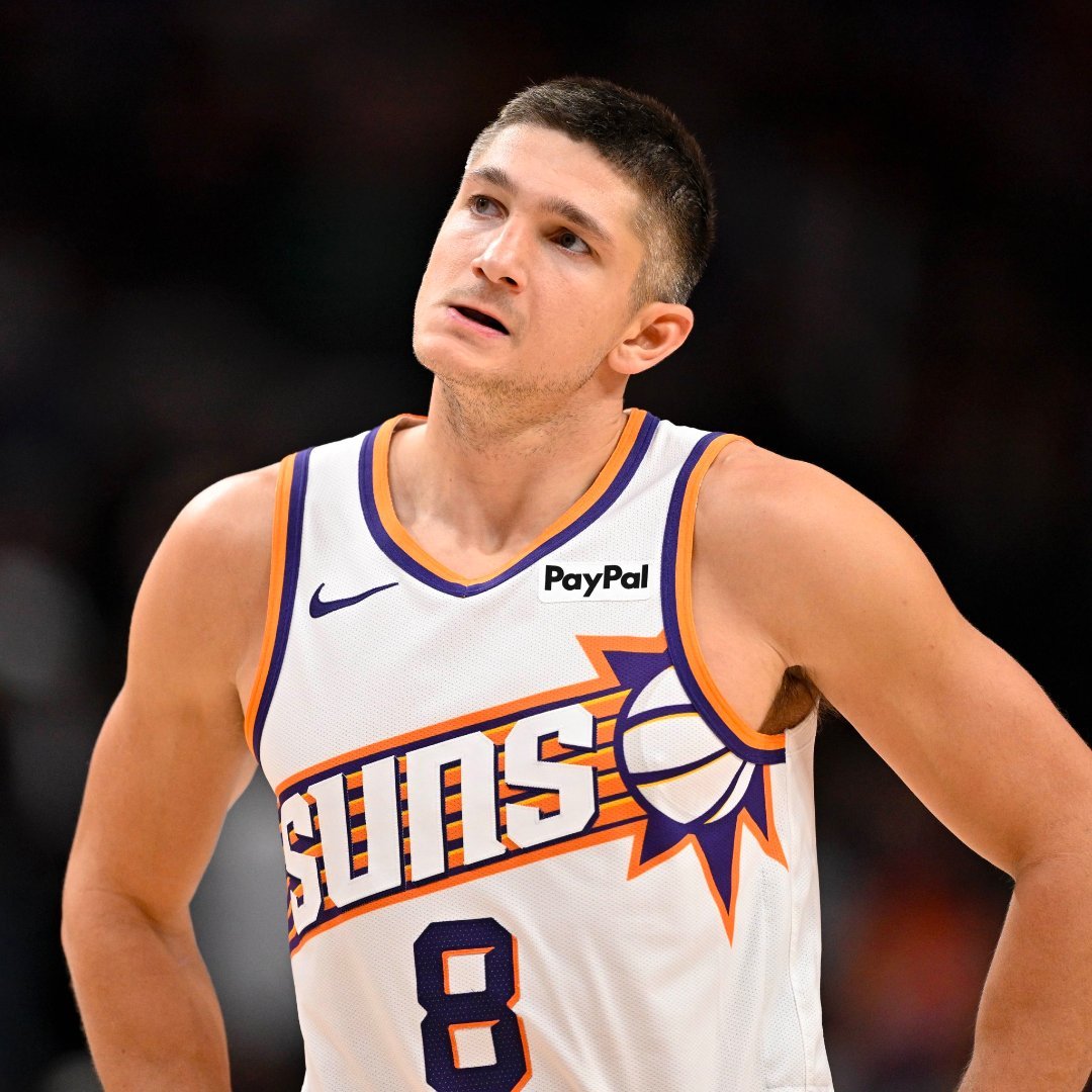 格雷森阿伦因右大腿挫伤，将缺席明天对阵老鹰的比赛。emmm……打出风格，打出精神