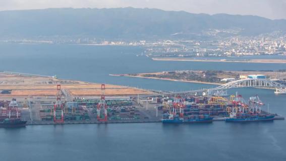 中国有必要公开告诫所有国家，谁若敢打击中国大陆本土目标，不管由何处发起攻击，中国