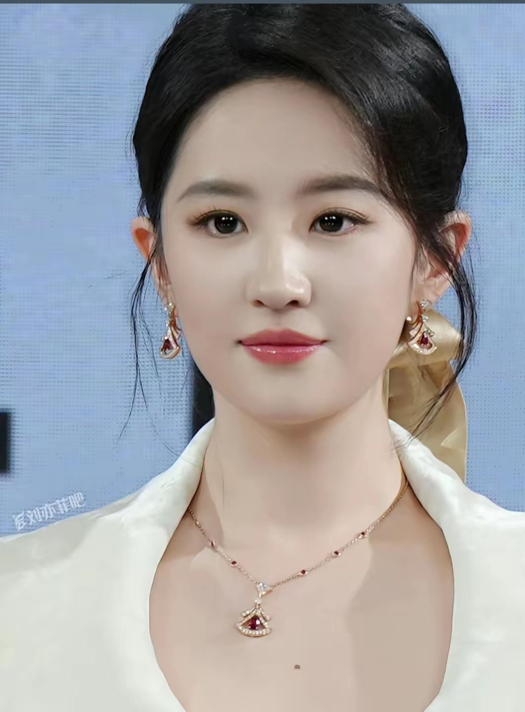 迪丽热巴拿下四美第一！不是颜值碾压，是粉丝、国际资源双重加持 ​​​