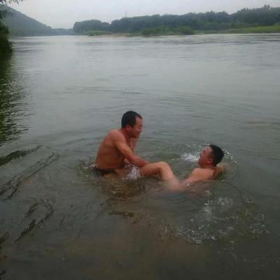 “冲动是魔鬼！”浙江台州，78岁老人与同村人因水塘边种丝瓜问题爆发争吵，厮打中双
