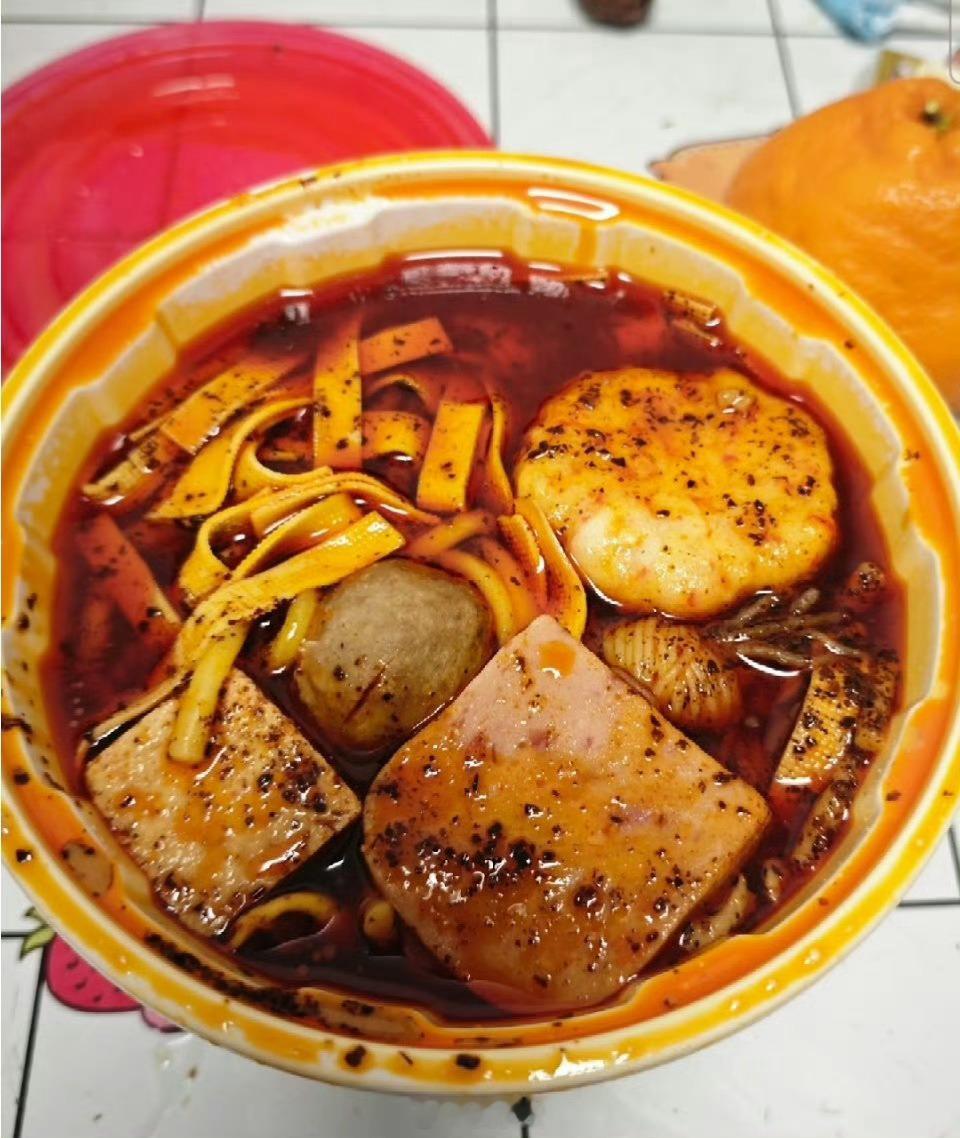 麻辣烫里最拉的菜我觉得蔬菜都挺拉的，跟肉类卖一个价，还有鸭血那些一直泡在水里的东