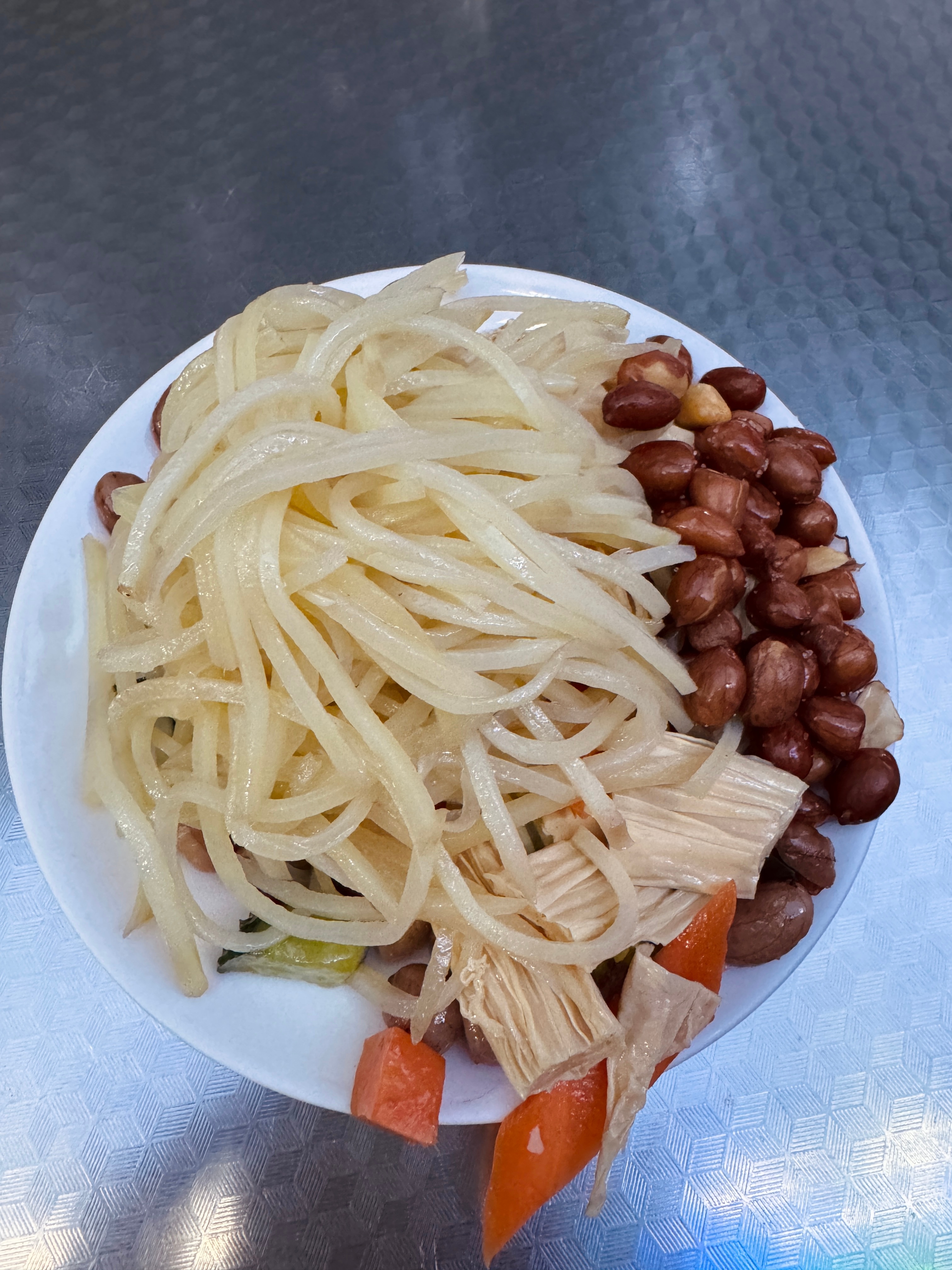 坐店外吃碗拉面小风一吹，汽水一喝巴适得很小妹今天吃什么