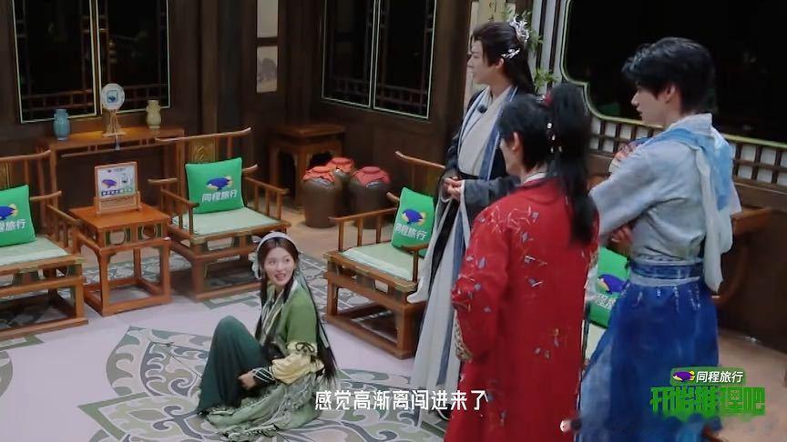 杨超越说张凌赫像高渐离 杨超越一句话直接让张凌赫从开推玩家变成了王者荣耀代购，紫