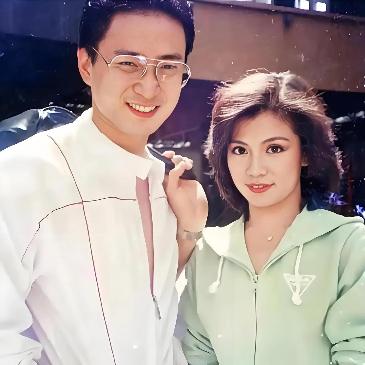 1983年，翁美玲的留影，五官虽算不上倾国倾城，但俏皮可爱，可惜事业上刚刚大红大