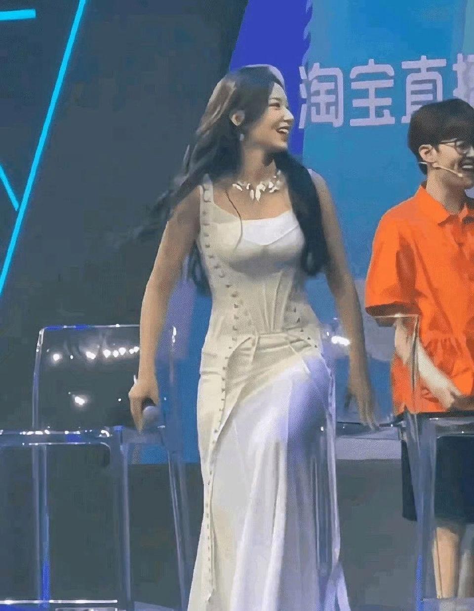 程潇的身材是公认的肥美型，这才是健康身材！ ​​​