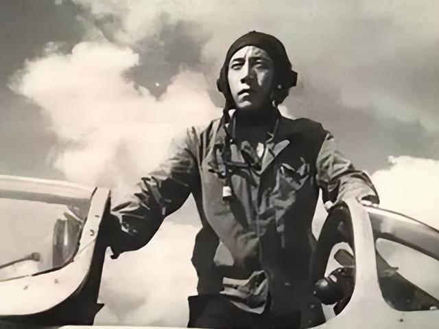 1990年，飞行员王宝玉驾机叛逃之后，苏联人蒙上他的眼睛，要把他送到美国，王宝玉