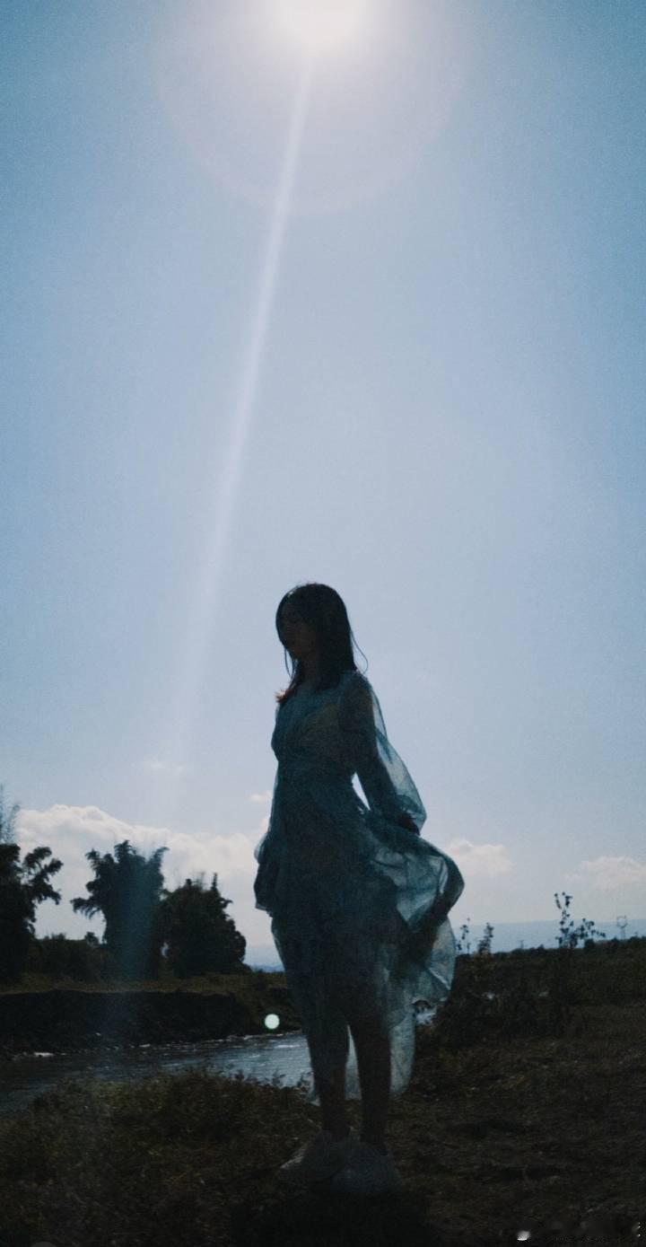 #阳光下的赵丽颖#连光都偏爱她，愿迎接赵丽颖的都是向阳的光☀️！#阳光下的赵丽颖