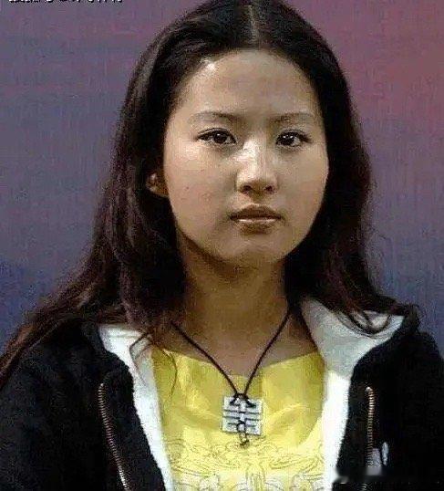 好奇为什么杨紫粉丝也来说赵丽颖土，那杨紫呢？ ​​​